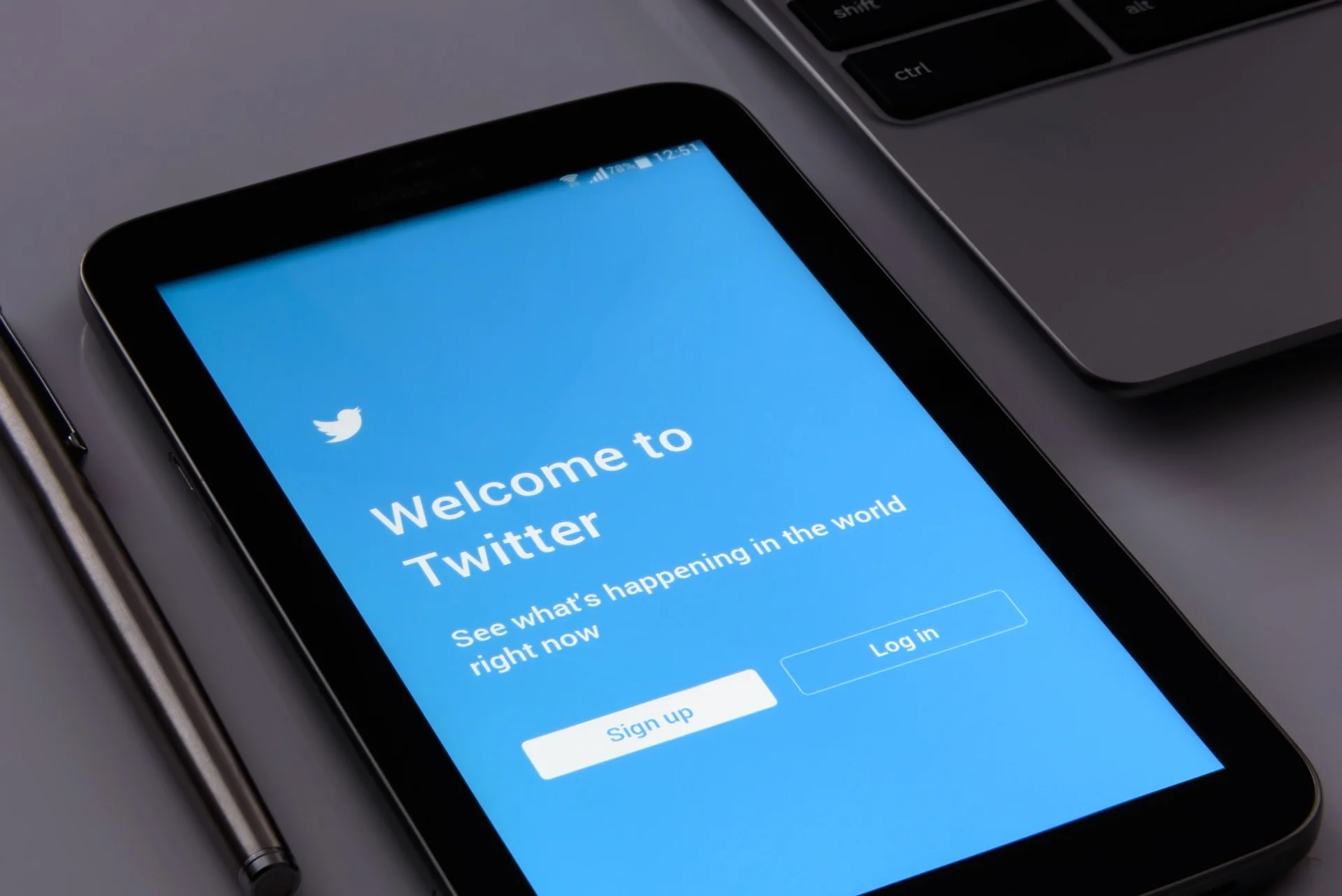 Twitter homepage on a tablet, inviting users to sign up or log in.