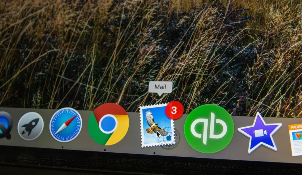 Email app icon with unread messages.